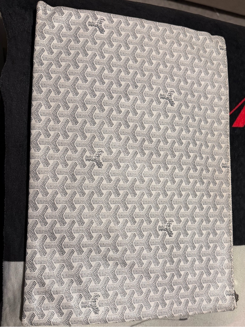Goyard Senat MM Zip Pouch White Goyardine Canvas Yellow Lining Made France